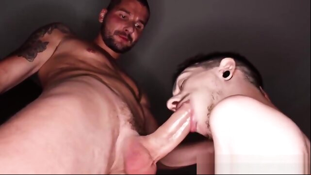 Ethan Metz and Alex gay porno big cock  blowjob 